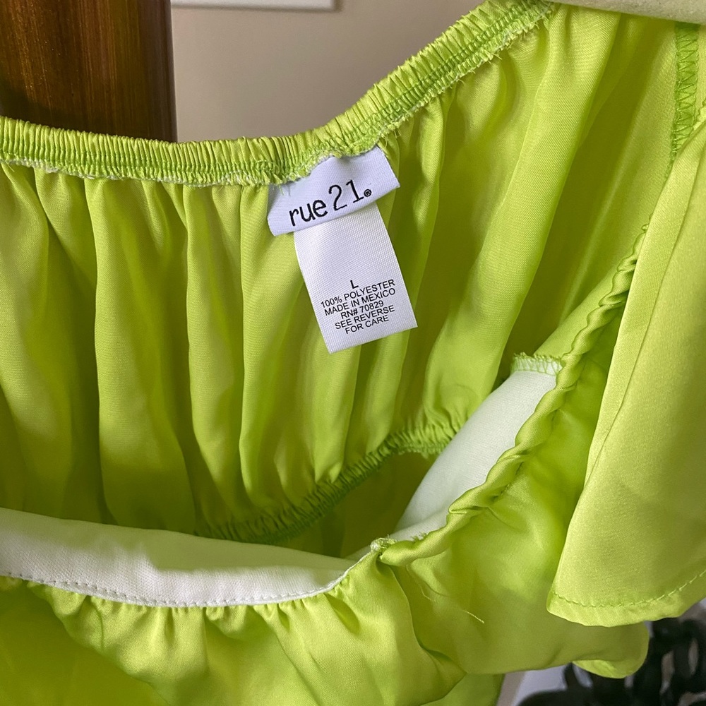 Rue 21 women’s spring/summer top - lime green